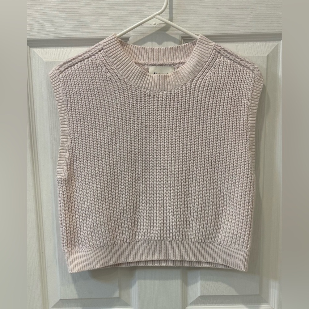 Abercrombie & Fitch Sleeveless Knit‎ Crop Sweater Tank - Light Pink